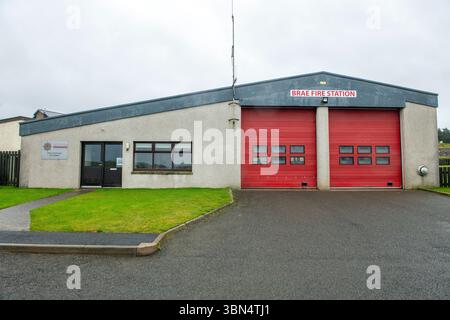 Brae Fire Station steht in Shetland bereit und dient der lokalen Gemeinde mit Engagement und rascher Notfallreaktion in dieser abgelegenen Insellage. Stockfoto