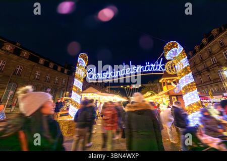 Frankreich, Grand Est, Elsass-Champagne-Ardenne-Lothringen, Elsass, Unterrhein, Straßburg, Christkindelsmarik, Place Broglie Stockfoto