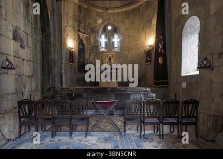Das aus dem 9. Jahrhundert stammende Tatev-Kloster, eine befestigte Anlage, thront dramatisch auf einer Klippe über der tiefen Vorotan-Schlucht in der Provinz Syunik. Stockfoto