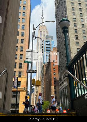 Nehmen Sie die U-Bahn-Abfahrt East 33rd Street und Park Avenue vom Zug 6 in Manhattan. Stockfoto