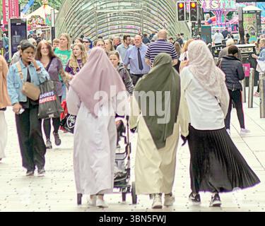 Glasgow, Schottland, Großbritannien. 30. Juni 2025. Wetter in Großbritannien: Heiß, wenn die Temperaturen steigen, traditionelle buchanan Street, die stilvolle Meile und Einkaufshauptstadt schottlands im Zentrum der Stadt. Credit Gerard Ferry/Alamy Live News Stockfoto