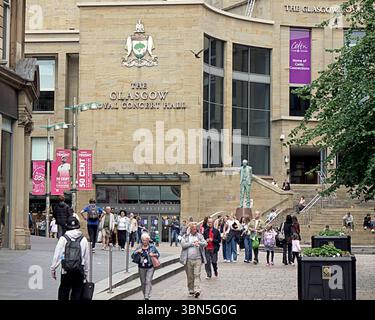 Glasgow, Schottland, Großbritannien. 30. Juni 2025. Wetter in Großbritannien: Heiß, wenn die Temperaturen steigen, traditionelle buchanan Street, die stilvolle Meile und Einkaufshauptstadt schottlands im Zentrum der Stadt. Credit Gerard Ferry/Alamy Live News Stockfoto