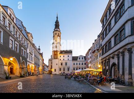 Nächtlicher Blick auf den Untermarkt - Unterer Marktplatz und den Uhrturm des Alten Rathauses, Görlitz, Görlitz, Deutschland Stockfoto