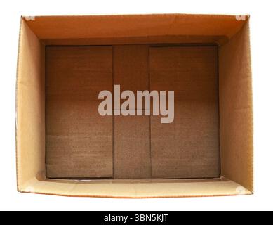 Top-Down-Ansicht eines leeren offenen Kartons, isoliert auf weiß, ideal für Verpackung und Produktenthüllung Stockfoto