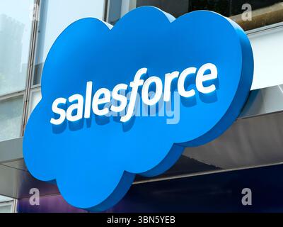Salesforce Tower, Außenansicht des Gebäudes, 1095 Avenue of the Americas, New York City, New York, USA Stockfoto