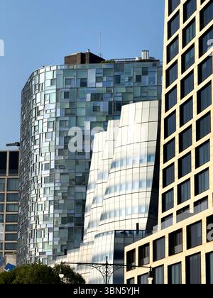 Stadtlandschaft mit (von links), 100 11th Avenue Wohngebäude, IAC-Bürogebäude und einem High Line Wohngebäude, Chelsea, Manh Stockfoto
