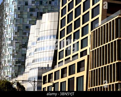 Stadtlandschaft mit (von links), 100 11th Avenue Wohngebäude, IAC-Bürogebäude und einem Highline-Wohngebäude, Chelsea, Manha Stockfoto