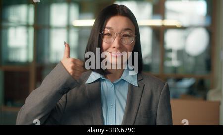 Asiatische Geschäftsfrau elegante Geschäftsfrau Chinesisch Japanisch Koreanisch Frau mit Brille Mode Mädchen Arbeitgeber CEO Manager in Brille Vision gut Stockfoto