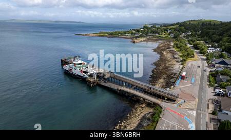 Drohnenansicht der MV Loch Frisa Fähre von Criagnure Fährhafen auf der Isle of Mull auf dem Weg nach Oban, Argyle & Bute, Schottland Stockfoto