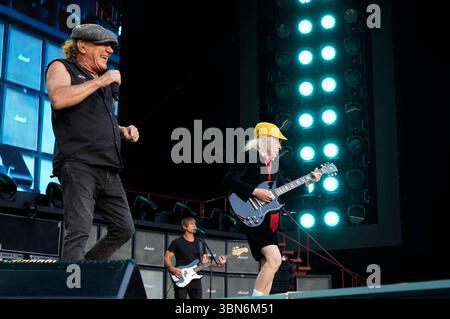 Brian Johnson, Chris Chaney und Angus Young von AC/DC live bei einem ...