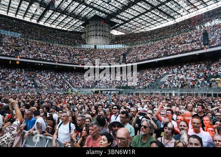 Mailand, Italien. 30. Juni 2025. Mailand, Bruce Springsteen tritt während der World Tour 2025 im San Siro Stadion auf. Auf dem Foto: Publikumskredit: Unabhängige Fotoagentur/Alamy Live News Stockfoto