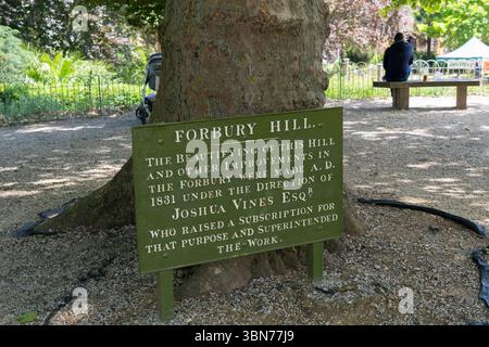 Forbury Hill wurde 1831 unter der Leitung von Joshua Vines verschönert und ist ein Überbleibsel von Reading im englischen Bürgerkrieg Stockfoto
