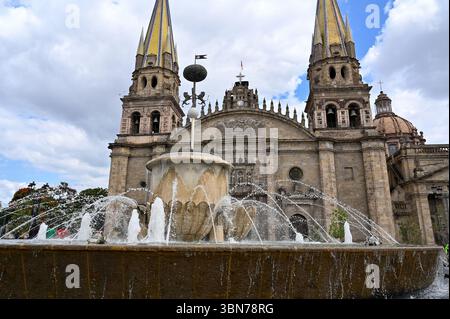 Die Catedral Metropolitana de GUADALAJARA (Metropolitan Cathedral of Guadalajara) ist eine reich verzierte spanische Renaissance-Struktur. Stockfoto