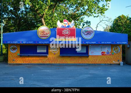 Das „Chicken on Stuff“-Restaurant befindet sich auf dem Pacific National Exhibition Grounds im Hastings Park, Vancouver, BC. Stockfoto