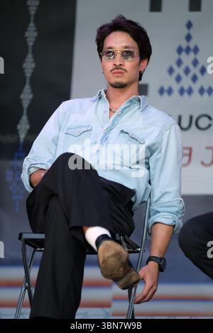 Das Thailand Showcase 2025 ist ein thailändisches Festival, das das Ergebnis von 170 Jahren anglo-thailändischer Beziehungen feiert. Die Veranstaltung findet vom 27. Bis 29. Juni im Lewis Cubitt Scquare, Coal Drops Yard, in Kings Cross, London, Großbritannien, statt. Die Veranstaltung wird von der Royal Thai Embassy in London organisiert und bietet Tanz und Performances, thailändische Kinovorführungen, ein Q&A mit thailändischen Schauspielerinnen und Schauspielerinnen, Essen und Trinken und vieles mehr. Es ist Ein Festival der „zeitlosen Kreativität“. Das Bild zeigt den thailändischen Schauspieler Foei Patara Eksangku aus dem Film Monk aus dem Jahr 2025. Stockfoto