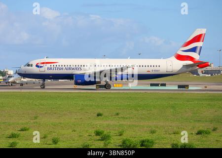 British Airways airbus a320 fährt am Flughafen lissabon humberto delgado in portugal Stockfoto