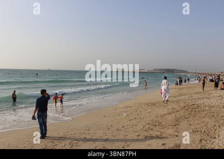 Luxushotel Burj Al Arab und Jumeirah Strand in der Stadt Dubai in den VEREINIGTEN ARABISCHEN EMIRATEN Stockfoto