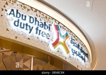 Abu Dhabi Duty-Free-Shop in Zayed International Airport, Abu Dhabi, VAE, Vereinigte Arabische Emirate, Asien Stockfoto
