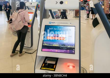 Elektronische Check-in-Automaten, Flughafen Bangkok, Thailand Stockfoto