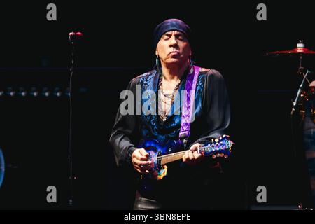 Mailand, Italien. 30. Juni 2025. Steven Van Zandt tritt 2025 am 30. Juni 2025 im San Siro Stadion in Mailand auf (Foto: Alessandro Bremec/NurPhoto). Quelle: NurPhoto SRL/Alamy Live News Stockfoto