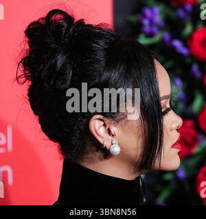 (DATEI) Rihanna schrieb letzte Woche leise Musikgeschichte. Am Wochenende wurde von ROC Nation, ihrem Plattenlabel, bekannt gegeben, dass Rihanna 50 Milliarden Streams auf Spotify übertroffen hat. MANHATTAN, NEW YORK CITY, NEW YORK, USA - 12. SEPTEMBER: Die barbadische Sängerin, Schauspielerin, Geschäftsfrau und humanitäre Rihanna (Robyn Rihanna Fenty) in einem Givenchy-Kleid kommt am 12. September 2019 zu Rihannas fünfter jährlicher Diamond Ball zugunsten der Clara Lionel Foundation, die am 12. September in Manhattan, New York City, USA, stattfand. (Foto: Xavier Collin/Image Press Agency) Stockfoto