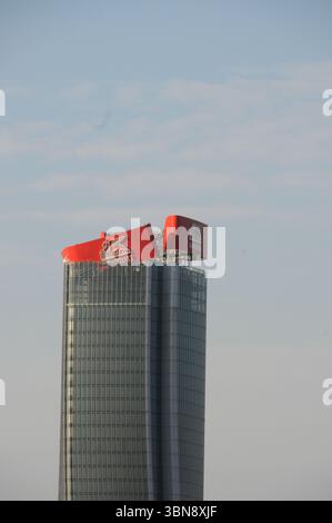 Mailand, Italien. Juli 2025. Generali evakuiert das Mailänder Hauptquartier am 30. Juni, nachdem das Banner auf dem Hadid Tower in Mailand zusammengebrochen ist. Quelle: Fausto Marci/Alamy Live News Stockfoto