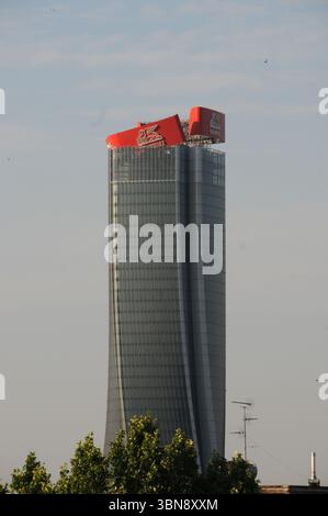 Mailand, Italien. Juli 2025. Generali evakuiert das Mailänder Hauptquartier am 30. Juni, nachdem das Banner auf dem Hadid Tower in Mailand zusammengebrochen ist. Quelle: Fausto Marci/Alamy Live News Stockfoto