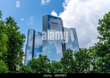 La Défense, Paris, Frankreich, 06.02.2025. Total Energies Wolkenkratzer im Geschäfts- und Finanzviertel von La Défense, Paris Stockfoto