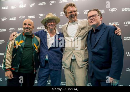 Sandro Giampietro, Helge Schneider, Christoph Gröner und Angelo Kelly bei der Premiere des Dokumentarfilms The Klimperclown auf dem 42. Filmfest München 2025 ins Deutsche Theater. München, 30.06.2025 *** Sandro Giampietro, Helge Schneider, Christoph Gröner und Angelo Kelly bei der Uraufführung des Dokumentarfilms der Klimperclown auf dem Filmfest München 42 2025 im Deutschen Theater München, 30 06 2025 Foto:Xn.xKolinzx/xFuturexImagex klimperclown 5646 Stockfoto