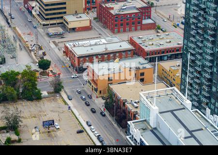 Aus der Vogelperspektive alter Backsteinhäuser in Downtown Calgary, Alberta, Kanada Stockfoto