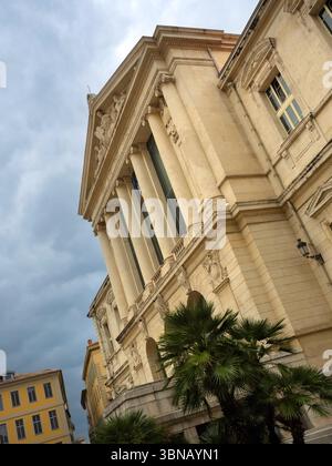 NIZZA, FRANKREICH - 28. MAI 2018: Außenansicht des Palais de Justice Courthouse am Place de Justice Stockfoto