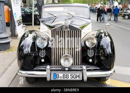 BERLIN - 10. MAI 2025: Rolls-Royce Silver Wraith (1950) bei den Classic Days Berlin. Nachkriegs-britische Luxuslimousine in makellosem Zustand. Stockfoto