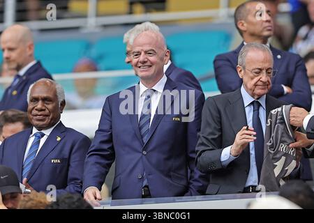 Miami, Usa. Juni 2025. Gianni Infantino, Präsident der FIFA, und Florentino Perez, Präsident von Real Madrid, während des Spiels zwischen Real Madrid C.F. und Juventus FC, im Achtelfinale der FIFA Club-Weltmeisterschaft 2025, am 30. Juni 2025 im Hard Rock Stadium in Miami, USA. Foto: Heuler Andrey/DiaEsportivo/Alamy Live News Credit: DiaEsportivo/Alamy Live News Stockfoto