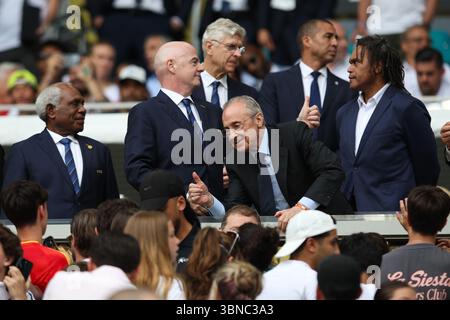 MIAMI, USA - 1. Juli 2025: Real Madrid Präsident Florentino Perez gibt den Fans vor dem 16. Spiel der FIFA Club-Weltmeisterschaft zwischen Real Madrid und Juventus FC im Hard Rock Stadium die Daumen hoch (Quelle: Craig Mercer/ Alamy Live News) Stockfoto