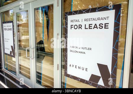 Miami Beach Florida, Lincoln Road Fußgängerzone Einkaufszentrum, Einzelhandelsrestaurant Platz für Miete, weißes schwarzes Schild Avenue Aaron J Butler Dillon Maya Kontakt Stockfoto
