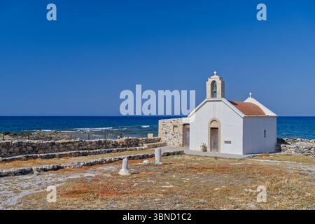 Kleine Kirche an der Küste Kretas in Griechenland, Europa Stockfoto