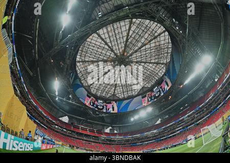 Atlanta, Georgia, USA. Juli 2025. firo: 02.07.2025, Fußball: International, FIFA Club-Weltmeisterschaft 2025, FIFA Club-Weltmeisterschaft 2025, Achtelfinale BVB Borussia Dortmund - CF Monterrey 2:1 Allgemeine Ansicht Stadionübersicht Stadion Mercedes-Benz Stadium am 01. Juli 2025 in Atlanta, Georgia, USA. Quelle: dpa/Alamy Live News Stockfoto