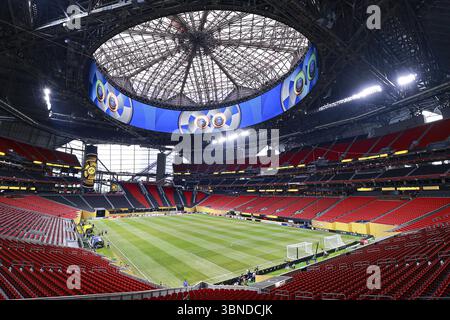 Atlanta, Georgia, USA. Juli 2025. firo: 02.07.2025, Fußball: International, FIFA Club-Weltmeisterschaft 2025, FIFA Club-Weltmeisterschaft 2025, Achtelfinale BVB Borussia Dortmund - CF Monterrey 2:1 Allgemeine Ansicht Stadionübersicht Stadion Mercedes-Benz Stadium am 01. Juli 2025 in Atlanta, Georgia, USA. Quelle: dpa/Alamy Live News Stockfoto