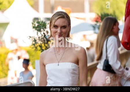 Aachen, Deutschland. Juli 2025. Kim Hnizdo (Model) Media Night im Rahmen des CHIO Aachen 2025, Reitsport, CHIO Aachen, 2025, 01.07.2025 Foto: Eibner-Pressefoto/J. Derondeau Credit: dpa/Alamy Live News Stockfoto