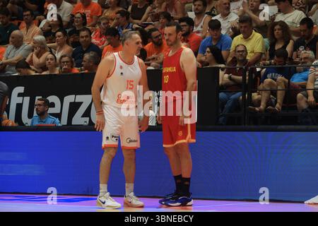 Legends of Valencia Basket Team nimmt an einem Tribute-Match in La Fonteta Teil, bevor das Team in die neue Arena namens Roig Arena zieht Stockfoto