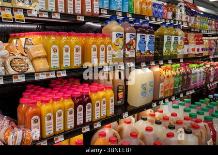 Fairway Super Market ist ein voll bestücktes Lebensmittelgeschäft in Kips Bay, NYC, USA, 2025 Stockfoto