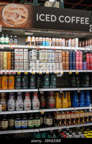 Fairway Super Market ist ein voll bestücktes Lebensmittelgeschäft in Kips Bay, NYC, USA, 2025 Stockfoto