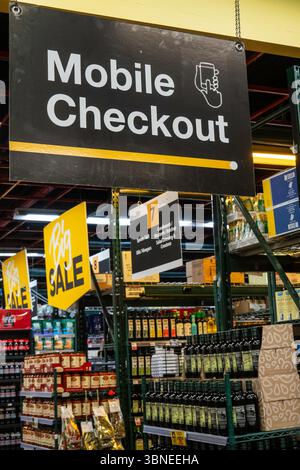 Fairway Super Market ist ein voll bestücktes Lebensmittelgeschäft in Kips Bay, NYC, USA, 2025 Stockfoto