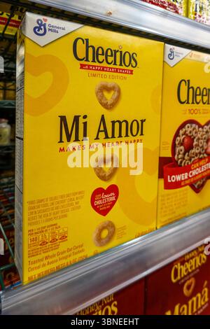 Fairway Super Market ist ein voll bestücktes Lebensmittelgeschäft in Kips Bay, NYC, USA, 2025 Stockfoto