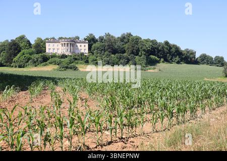 Rastignac Castle im Département Dordogne im Südwesten Frankreichs ist ein architektonischer Cousin des Weißen Hauses. Das Schloss im palladianischen Stil ist einzigartig Stockfoto