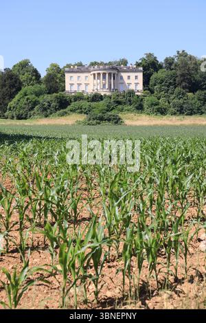 Rastignac Castle im Département Dordogne im Südwesten Frankreichs ist ein architektonischer Cousin des Weißen Hauses. Das Schloss im palladianischen Stil ist einzigartig Stockfoto