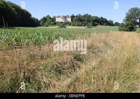 Rastignac Castle im Département Dordogne im Südwesten Frankreichs ist ein architektonischer Cousin des Weißen Hauses. Das Schloss im palladianischen Stil ist einzigartig Stockfoto