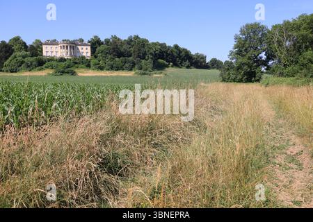 Rastignac Castle im Département Dordogne im Südwesten Frankreichs ist ein architektonischer Cousin des Weißen Hauses. Das Schloss im palladianischen Stil ist einzigartig Stockfoto