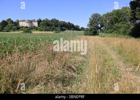 Rastignac Castle im Département Dordogne im Südwesten Frankreichs ist ein architektonischer Cousin des Weißen Hauses. Das Schloss im palladianischen Stil ist einzigartig Stockfoto