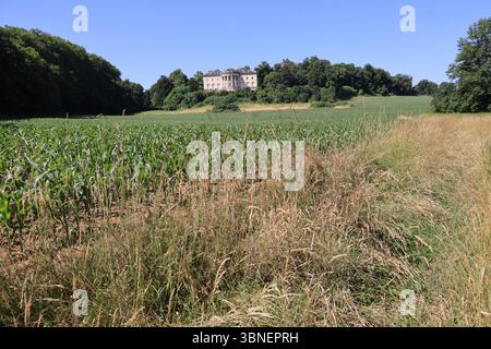 Rastignac Castle im Département Dordogne im Südwesten Frankreichs ist ein architektonischer Cousin des Weißen Hauses. Das Schloss im palladianischen Stil ist einzigartig Stockfoto
